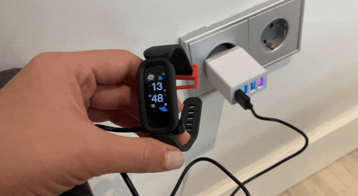 Charging smartwatch using Fast Charger Pro